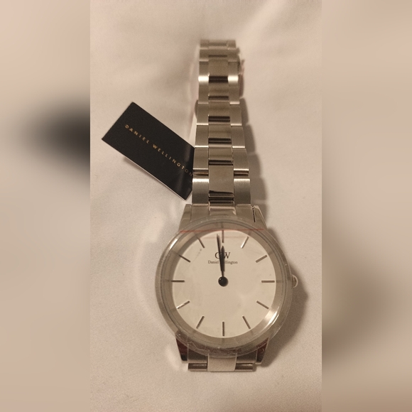 Daniel Wellington DW Iconic Watch 36mm - Silver Tone - Picture 6 of 6